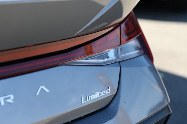2025 Hyundai Elantra Limited - Photo 39