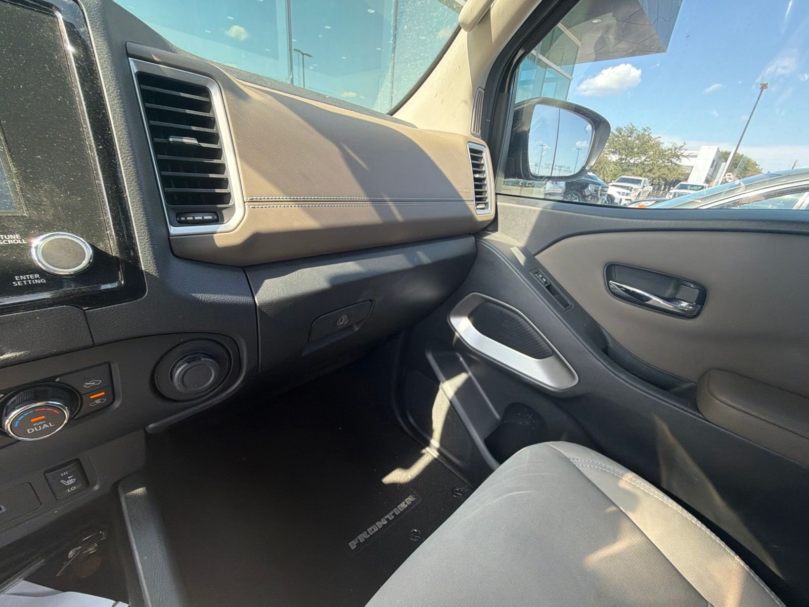 Used 2022 Super Black Nissan SV image 14