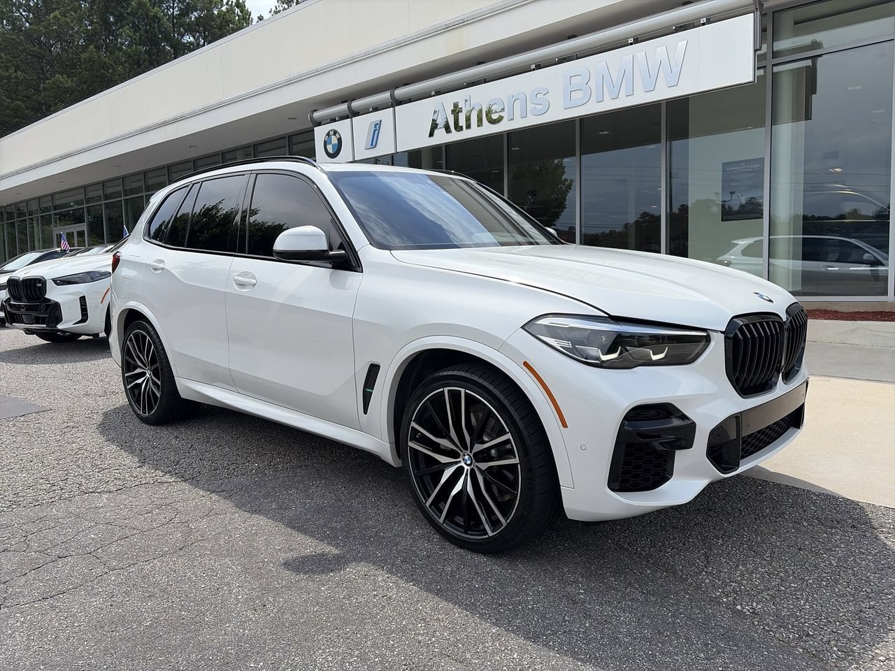Used 2023 Mineral White Metallic BMW sDrive40i image 2