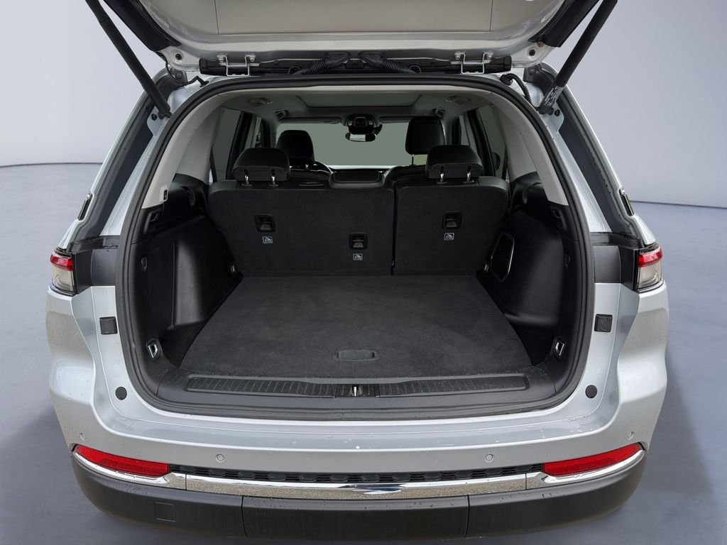 Used 2024 Silver Jeep 4xe image 19