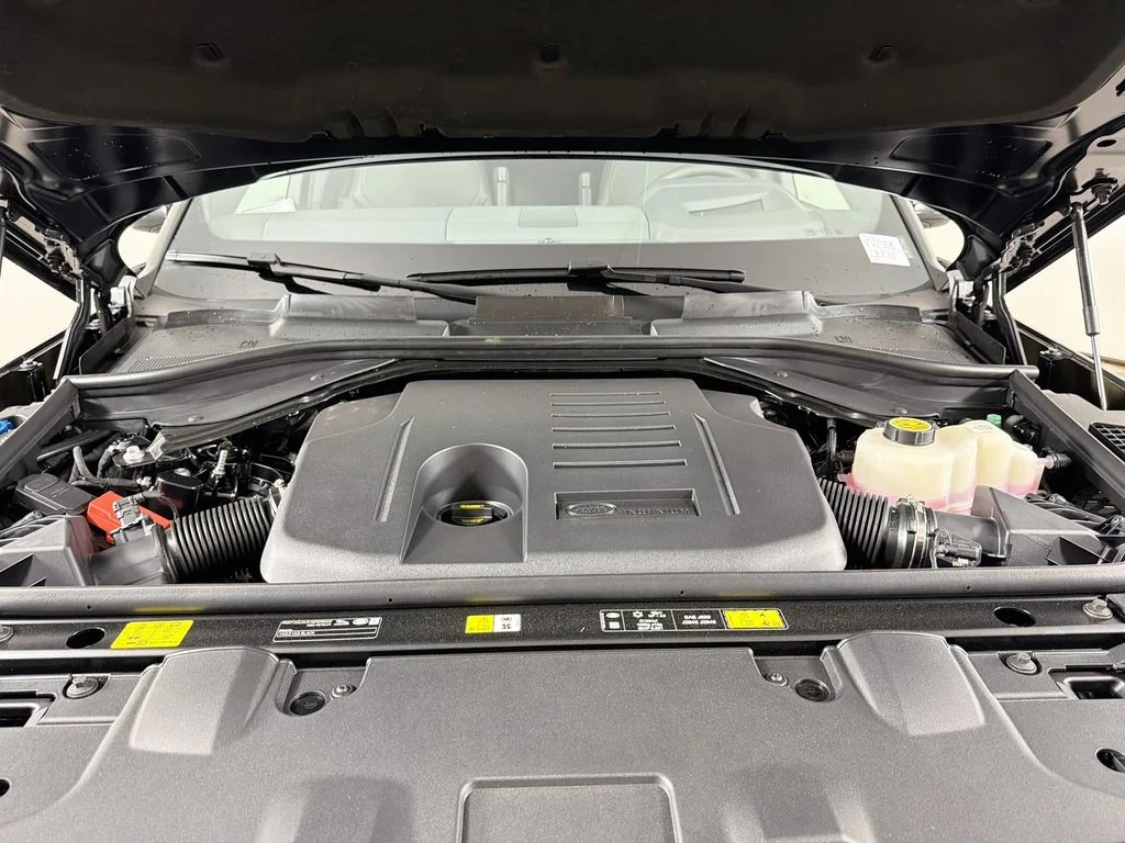 New 2026 Santorini Black Land Rover SE 7 Seats image 32