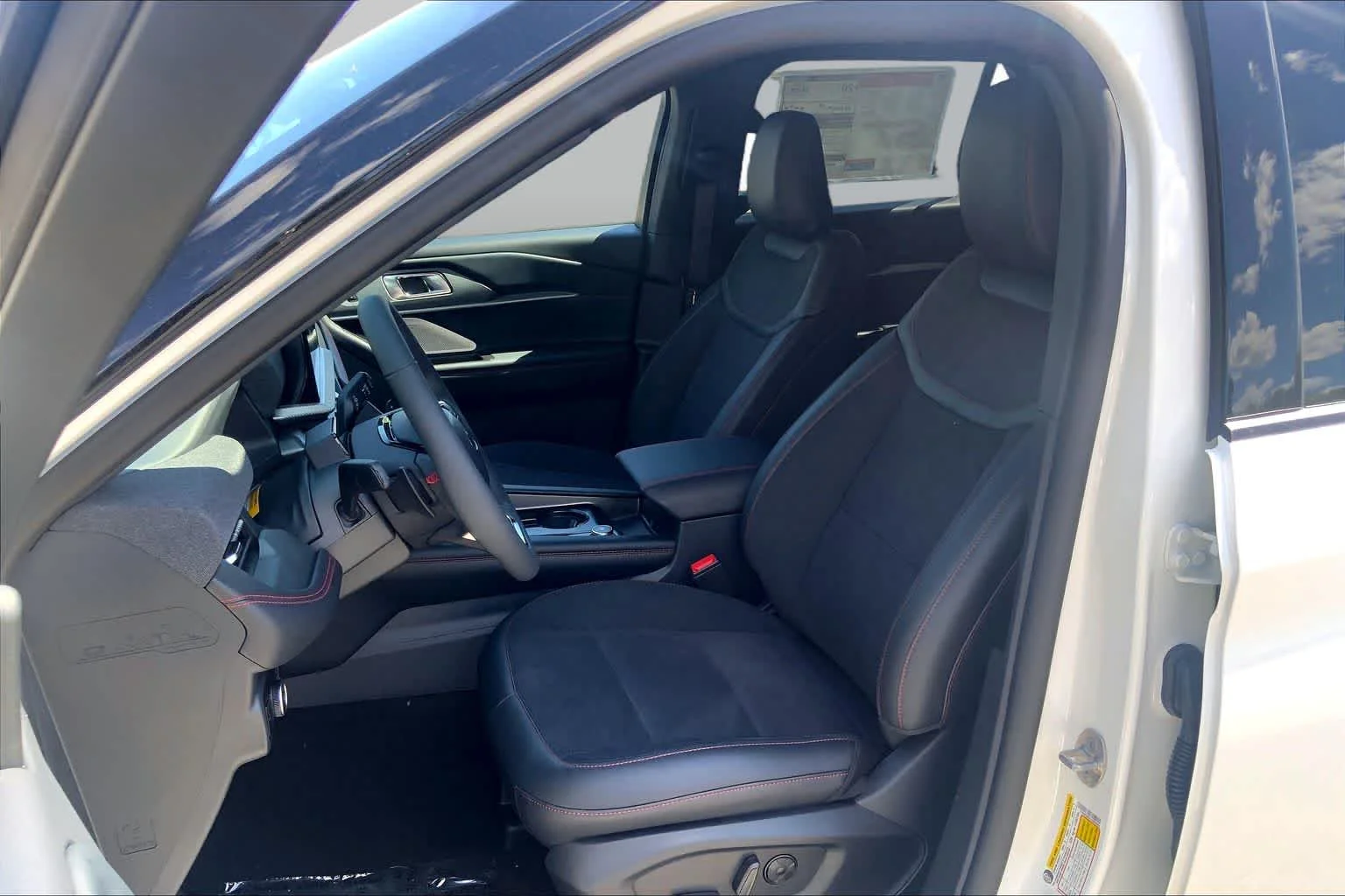 New 2026 Star White Metallic Tri-Coat Ford ST image 13