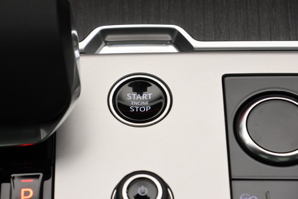 New 2027 Fuji White Land Rover SE image 24