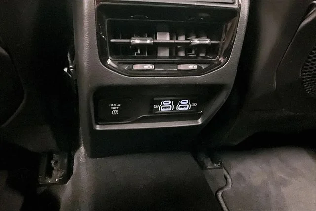 Used 2023 Diamond Black Crystal Pearlcoat Jeep Altitude X image 32