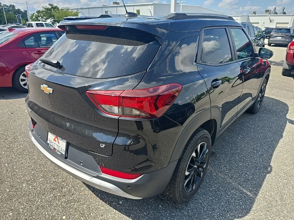 Used 2021 Black Chevrolet LT image 5