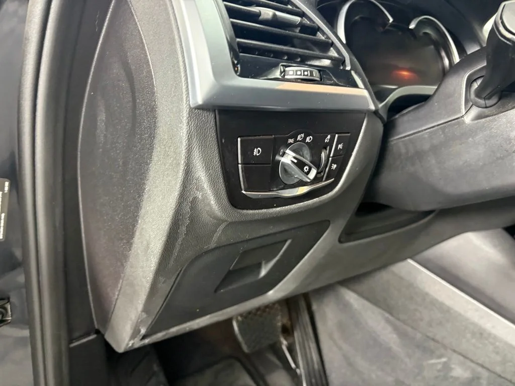 Used 2019 Black BMW xDrive30i image 17