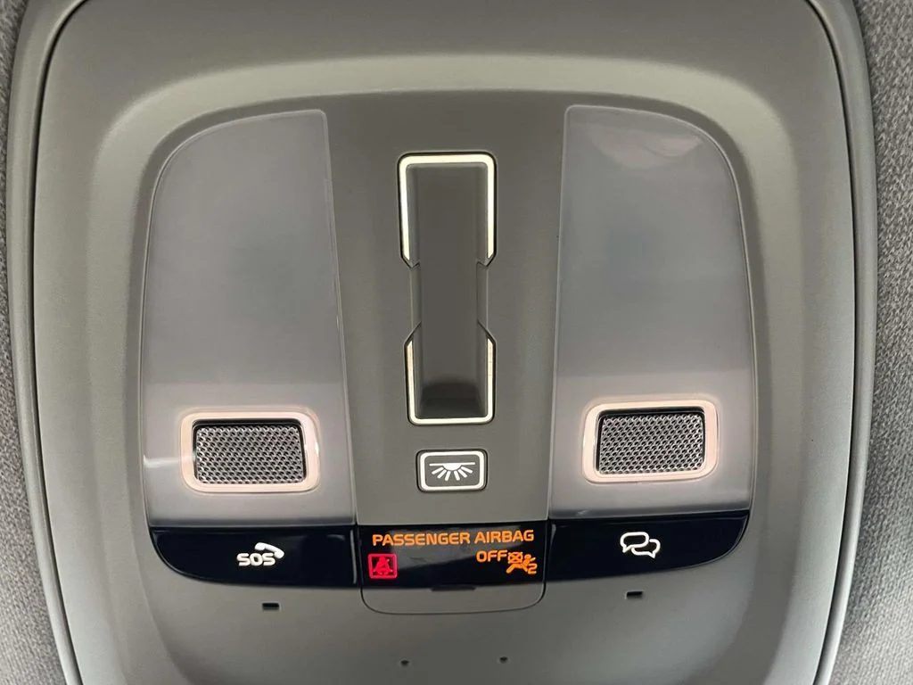 Certified Used 2025 Vapour Grey Volvo Plus image 22