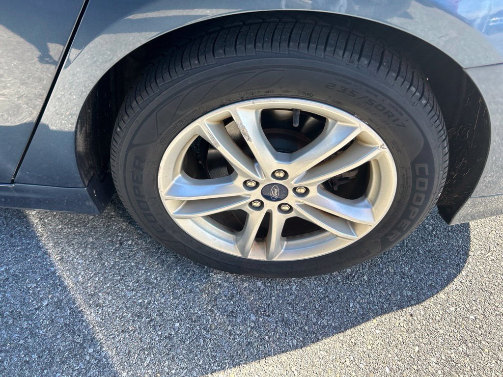 Used 2018 Blue Ford SE image 10