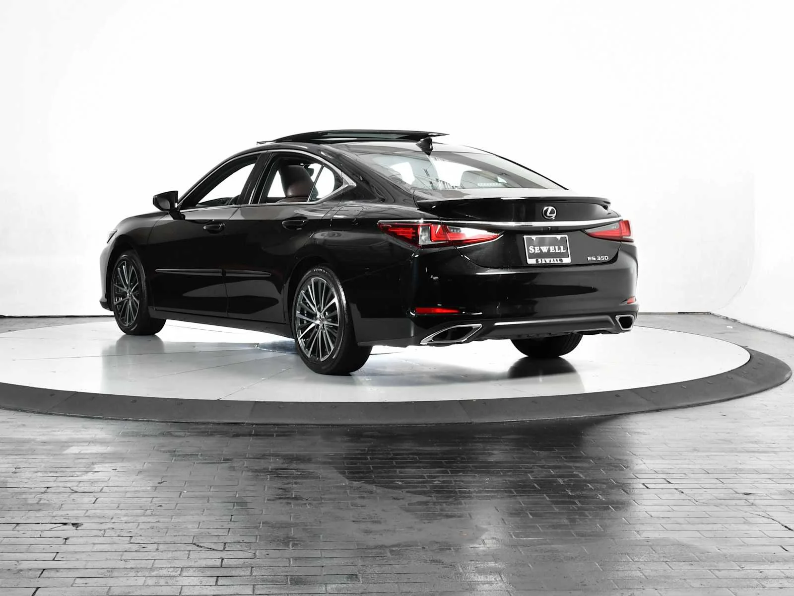 Used 2022 Obsidian Lexus Luxury image 3