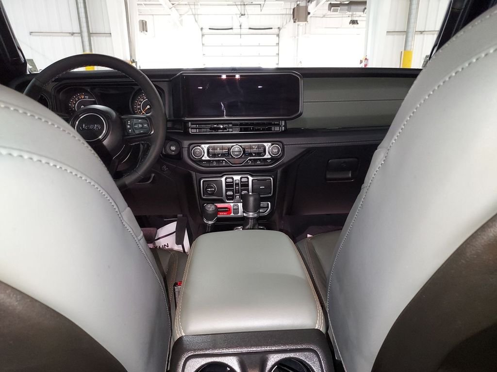 Used 2025 Black Jeep Mojave image 10