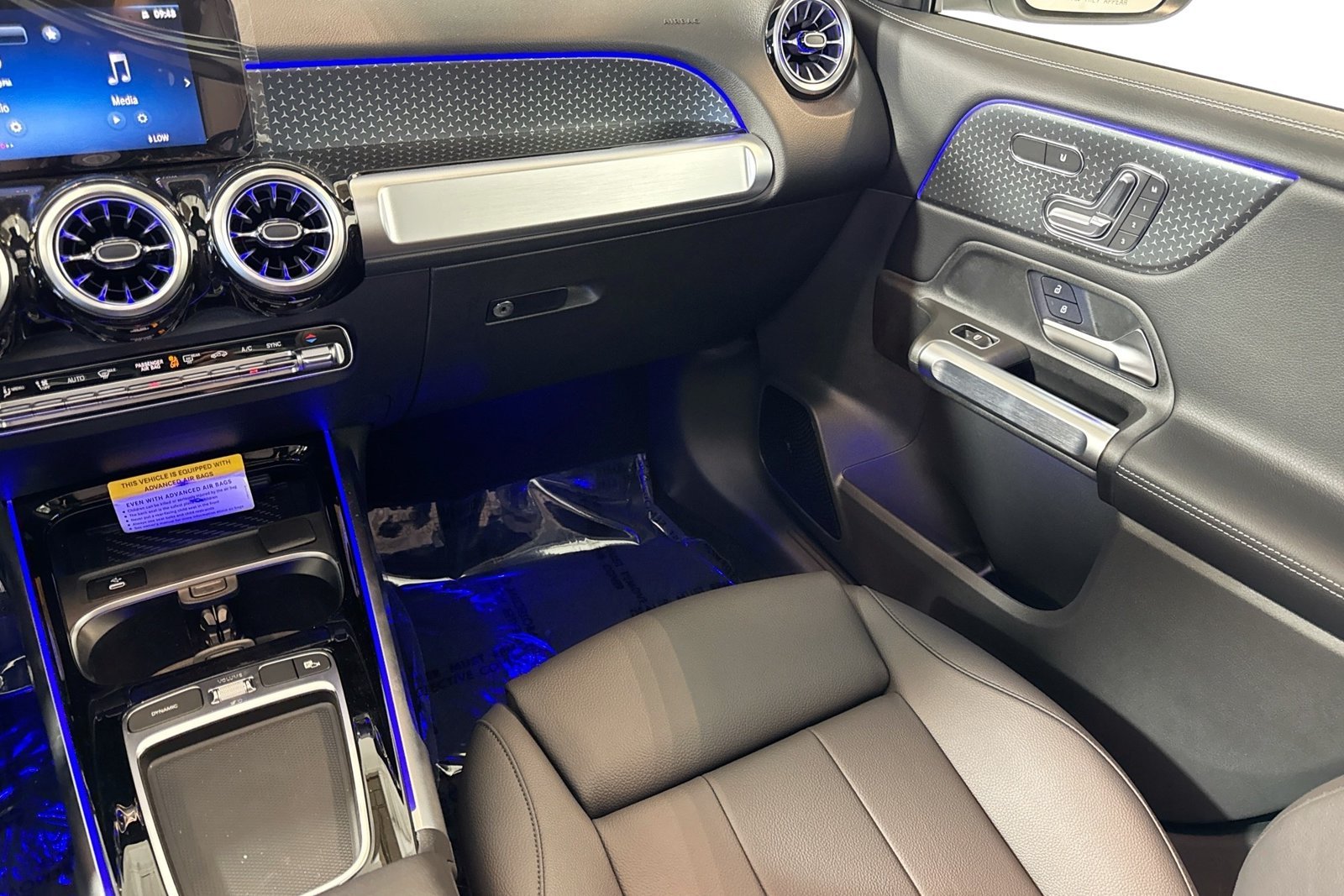 New 2026 Polar White Mercedes-Benz GLB 250 image 21
