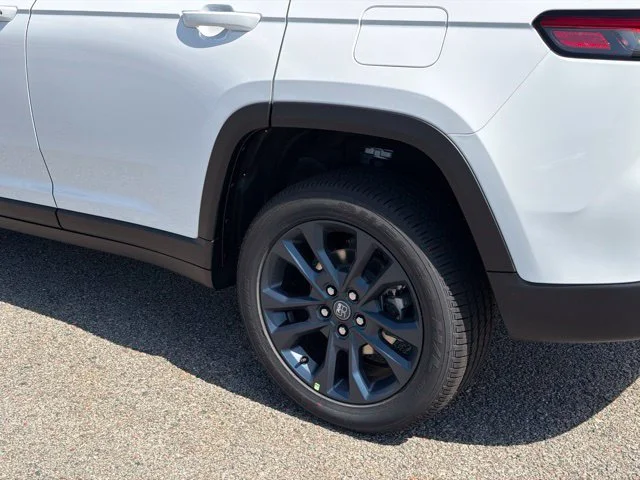 New 2026 White Jeep  image 6