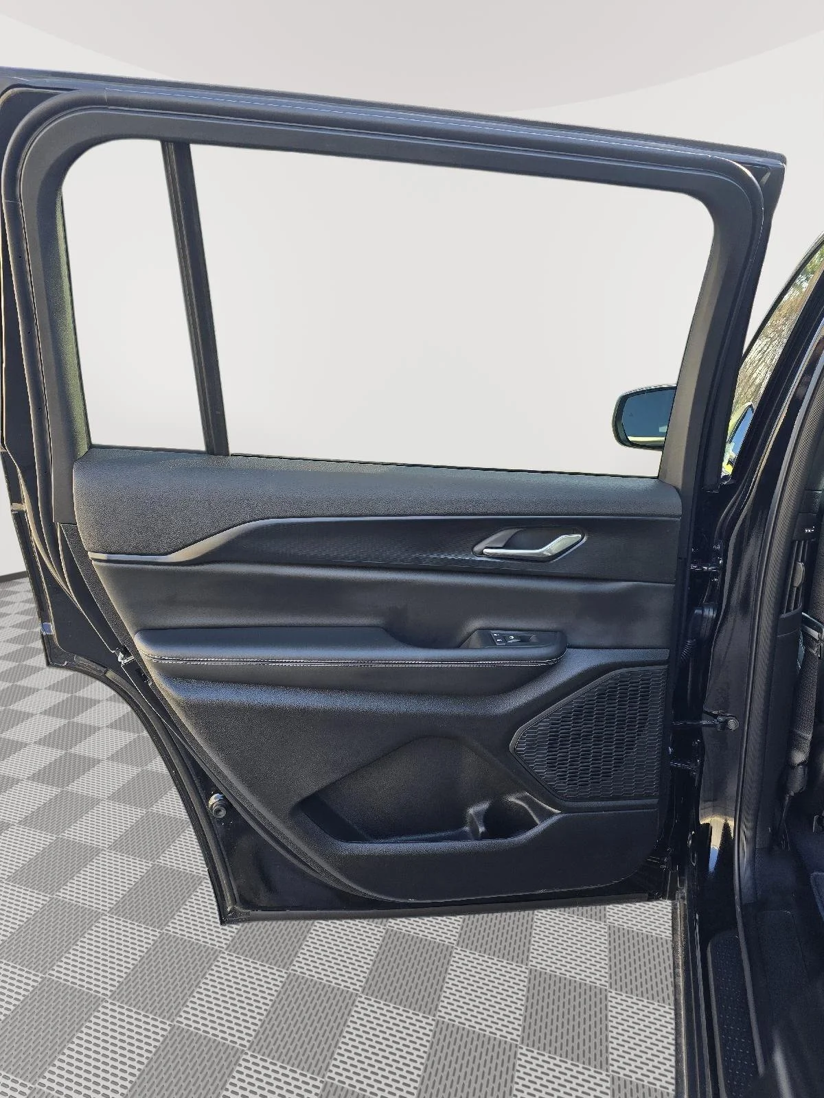 New 2026 Diamond Black Crystal Pearl-Coat Exterior Paint Jeep Laredo X image 15