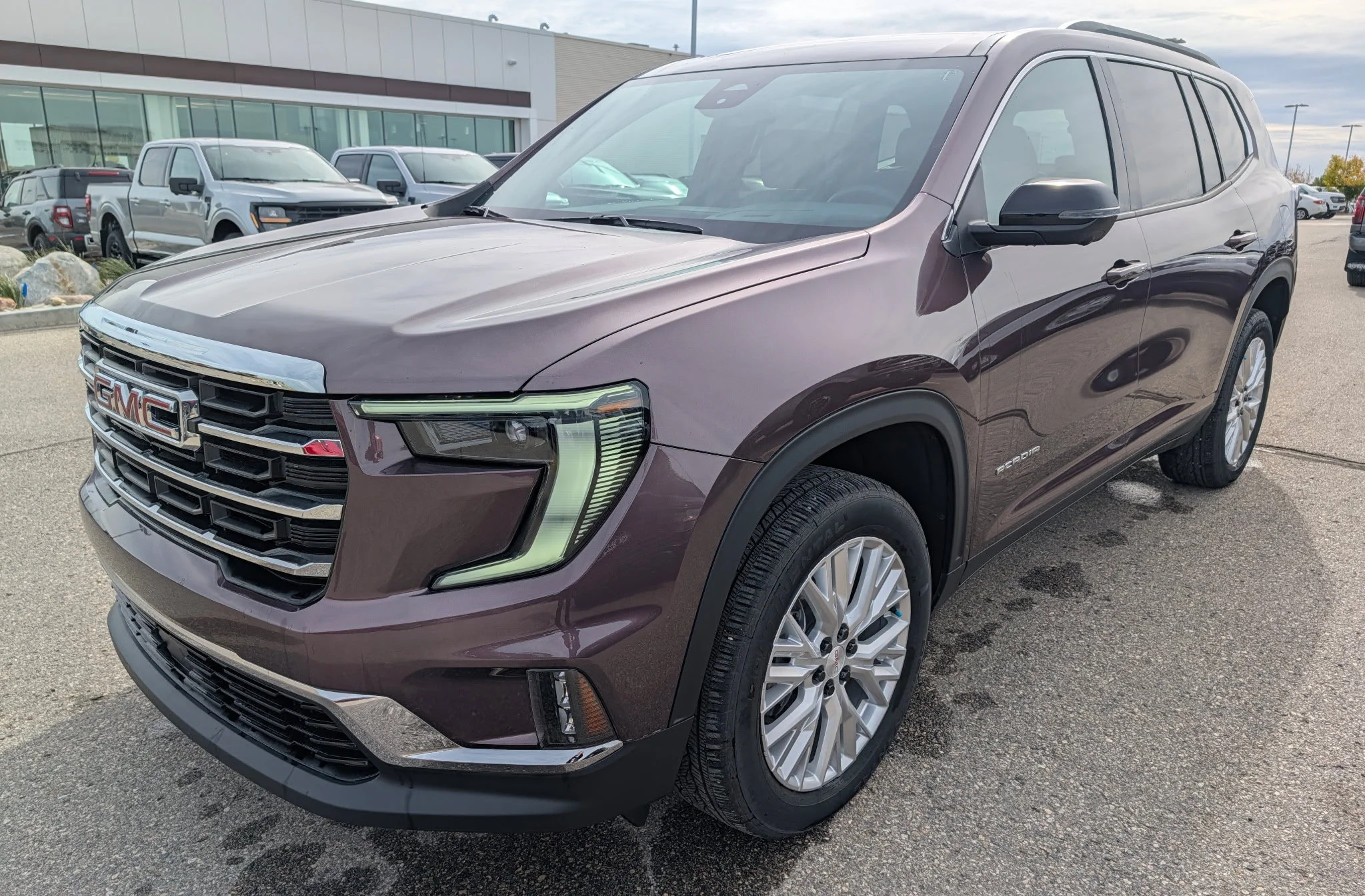 Used 2025 Crystal Metallic GMC ELEVATION AWD **New Arrival** image 1