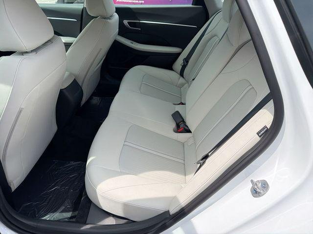 New 2026 White Hyundai SE image 25