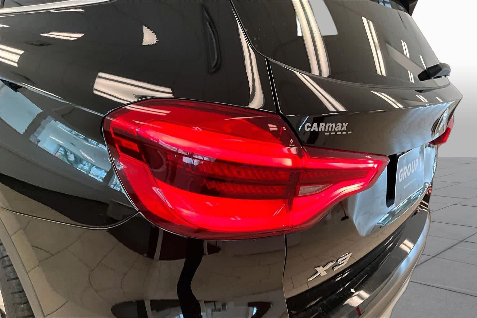 Used 2019 Jet Black BMW sDrive30i image 27
