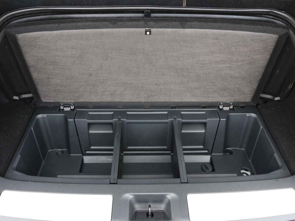 Used 2023 White INFINITI LUXE image 36
