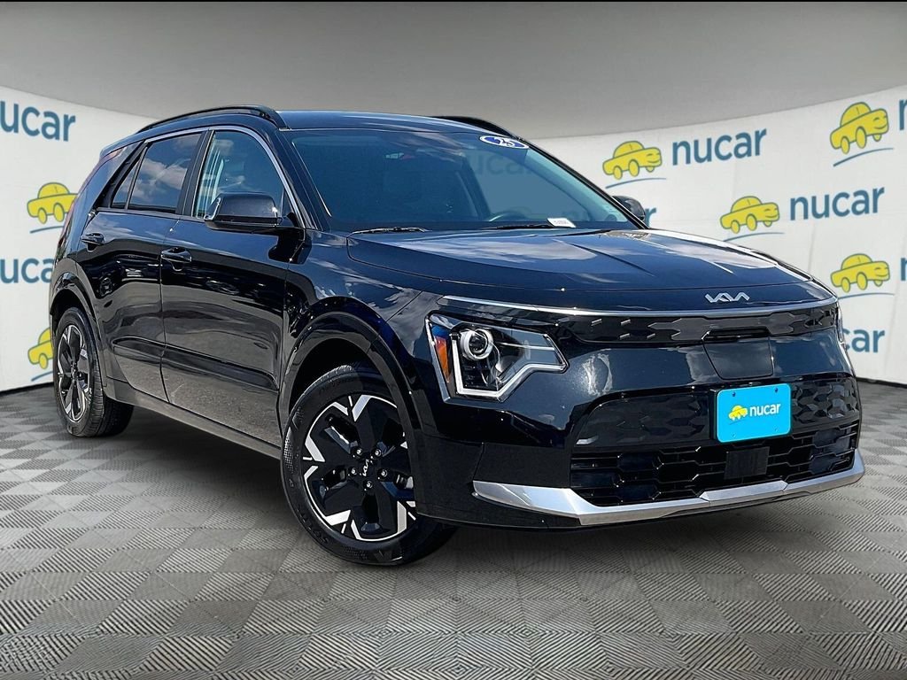 Used 2025 Black Kia Wind image 1