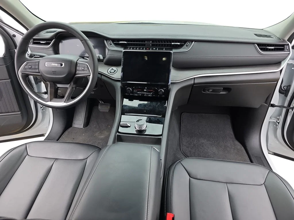 Used 2024 White Jeep Limited image 9