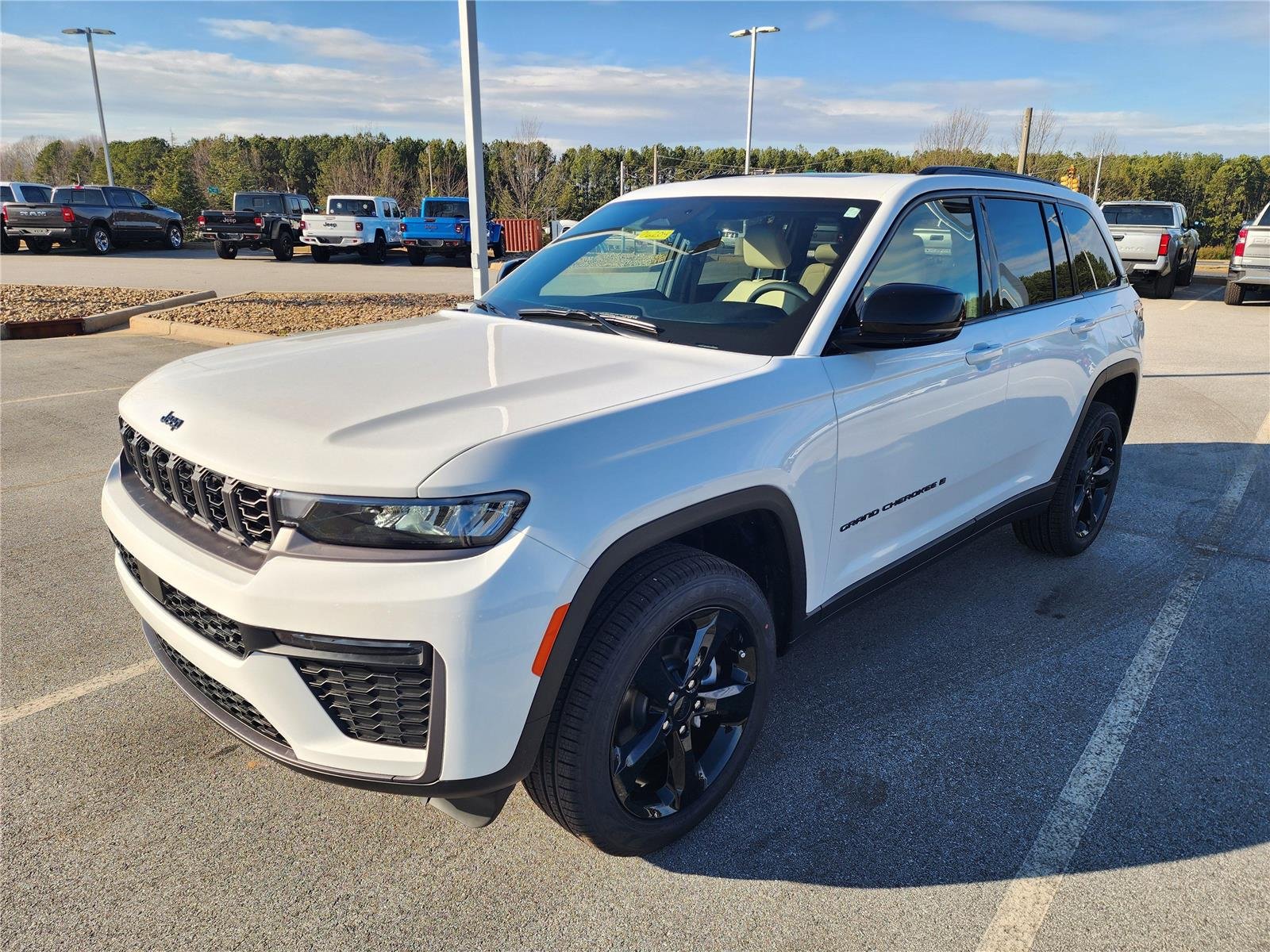 New 2026 Bright White Clear-Coat Exterior Paint Jeep Limited image 3
