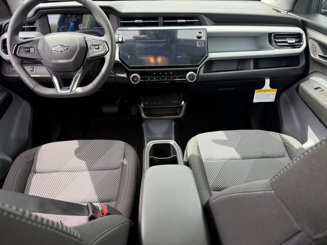 New 2027 Summit White Chevrolet LT image 7