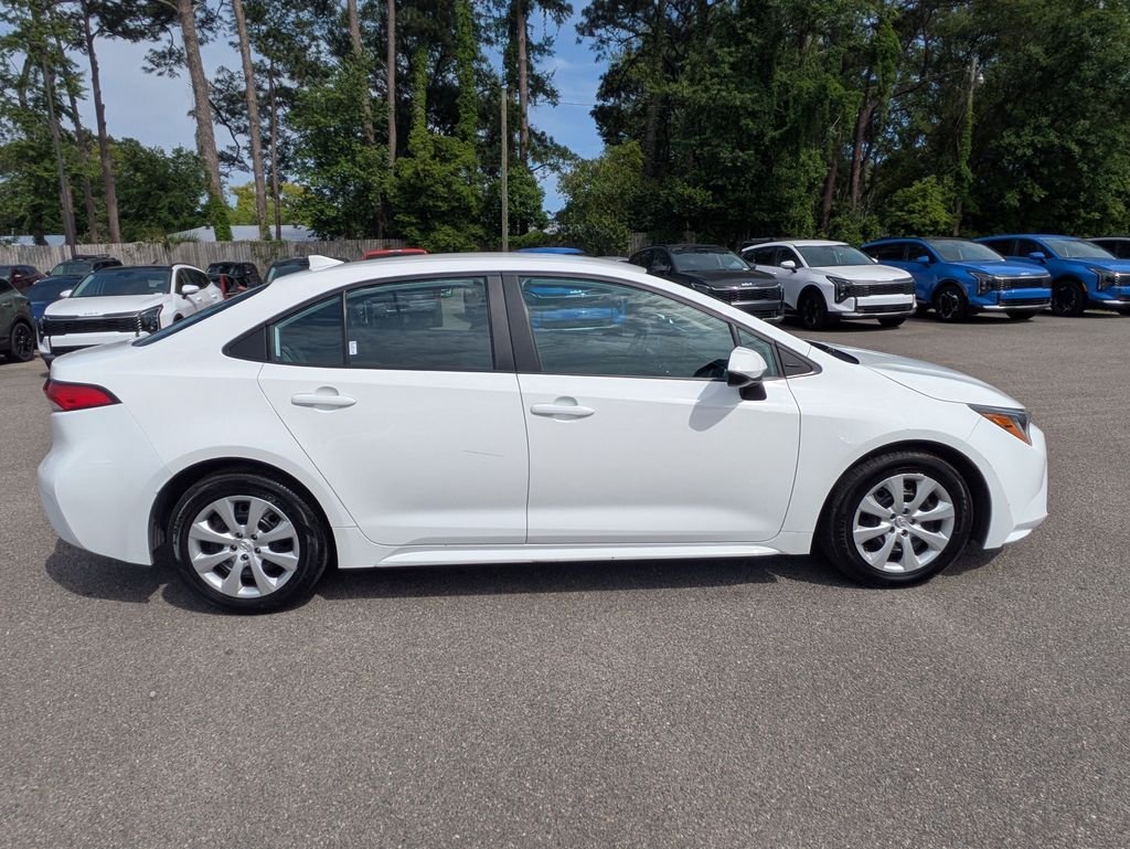 Used 2025 White Toyota LE image 3