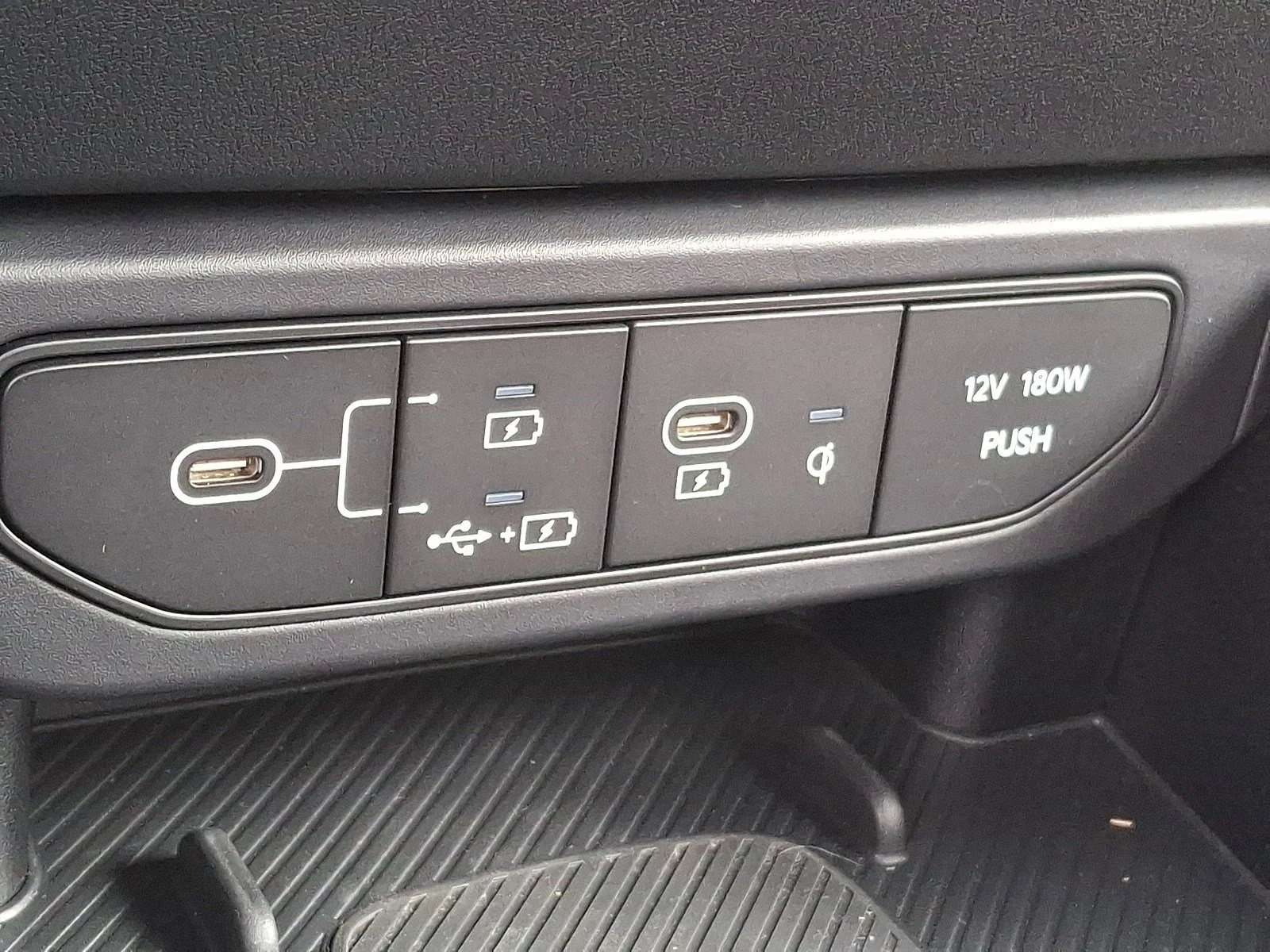 2025 Kia K4 GT-Line Turbo - Photo 13