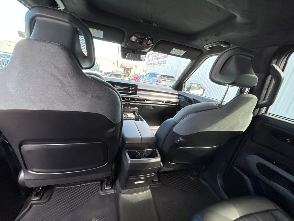 Used 2027 White Kia  image 17
