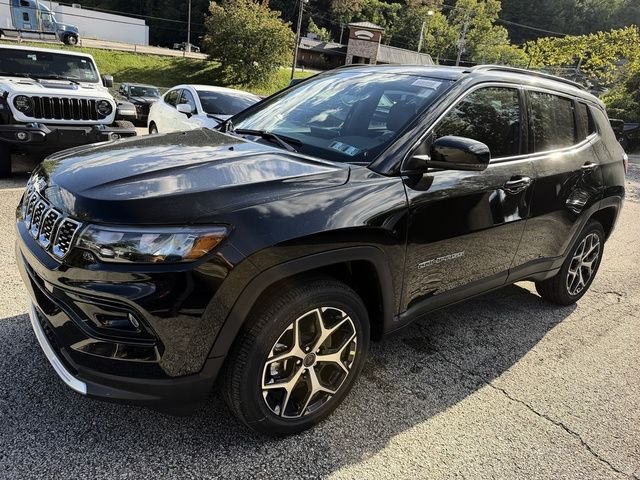 New 2026 Diamond Black Crystal Pearl-Coat Exterior Paint Jeep Limited image 2