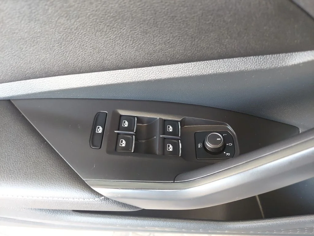 Used 2024 Gray Volkswagen 1.5T SE image 16