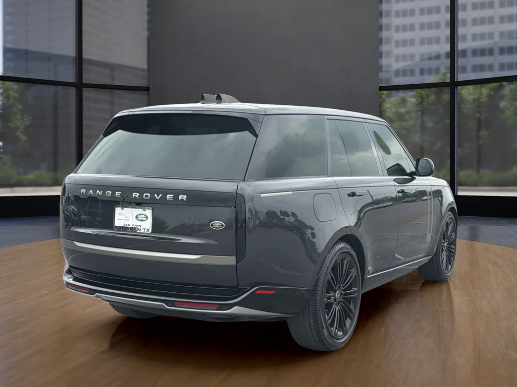 Used 2023  Land Rover SE image 16