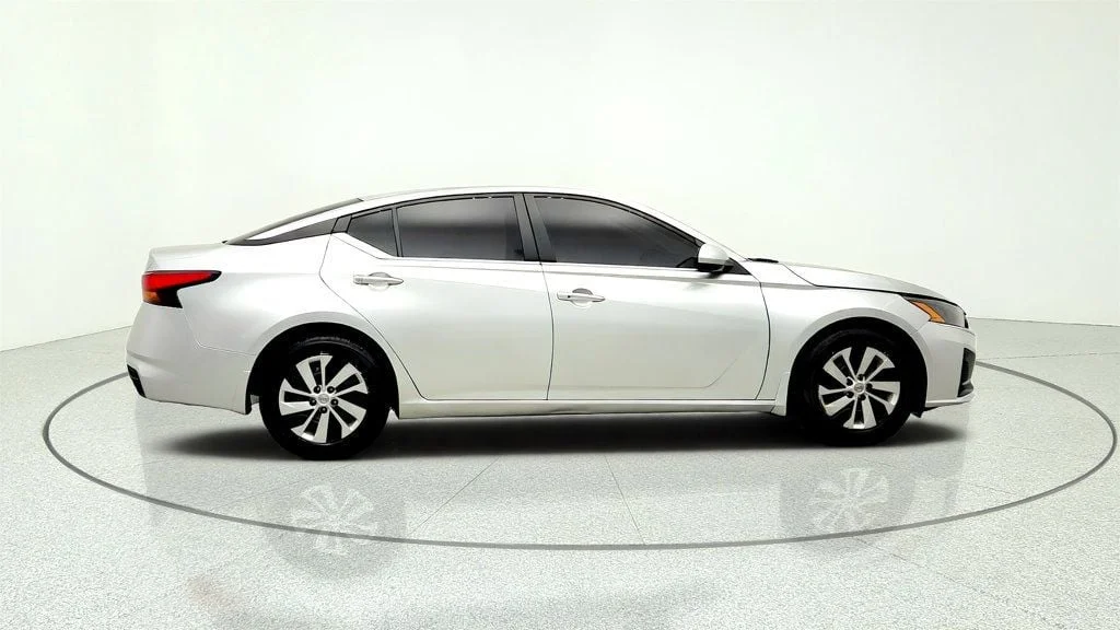 Used 2023 Brilliant Silver Metallic Nissan 2.5 S Sedan image 4