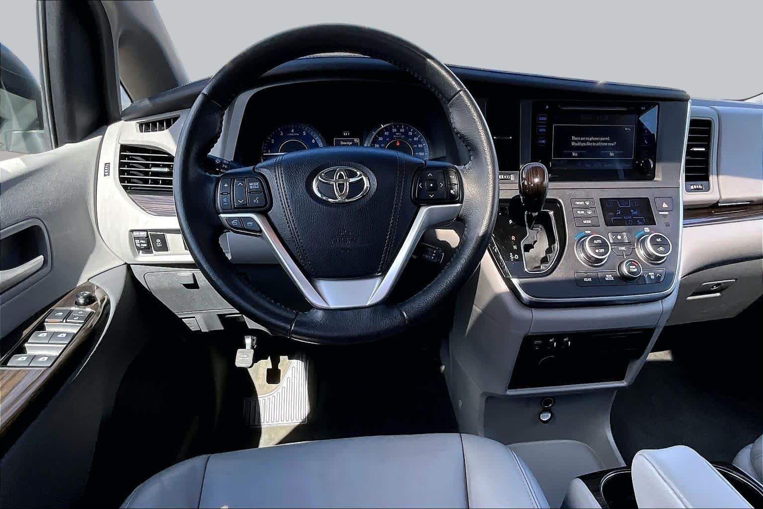 Used 2015 Blizzard Pearl Toyota XLE image 6