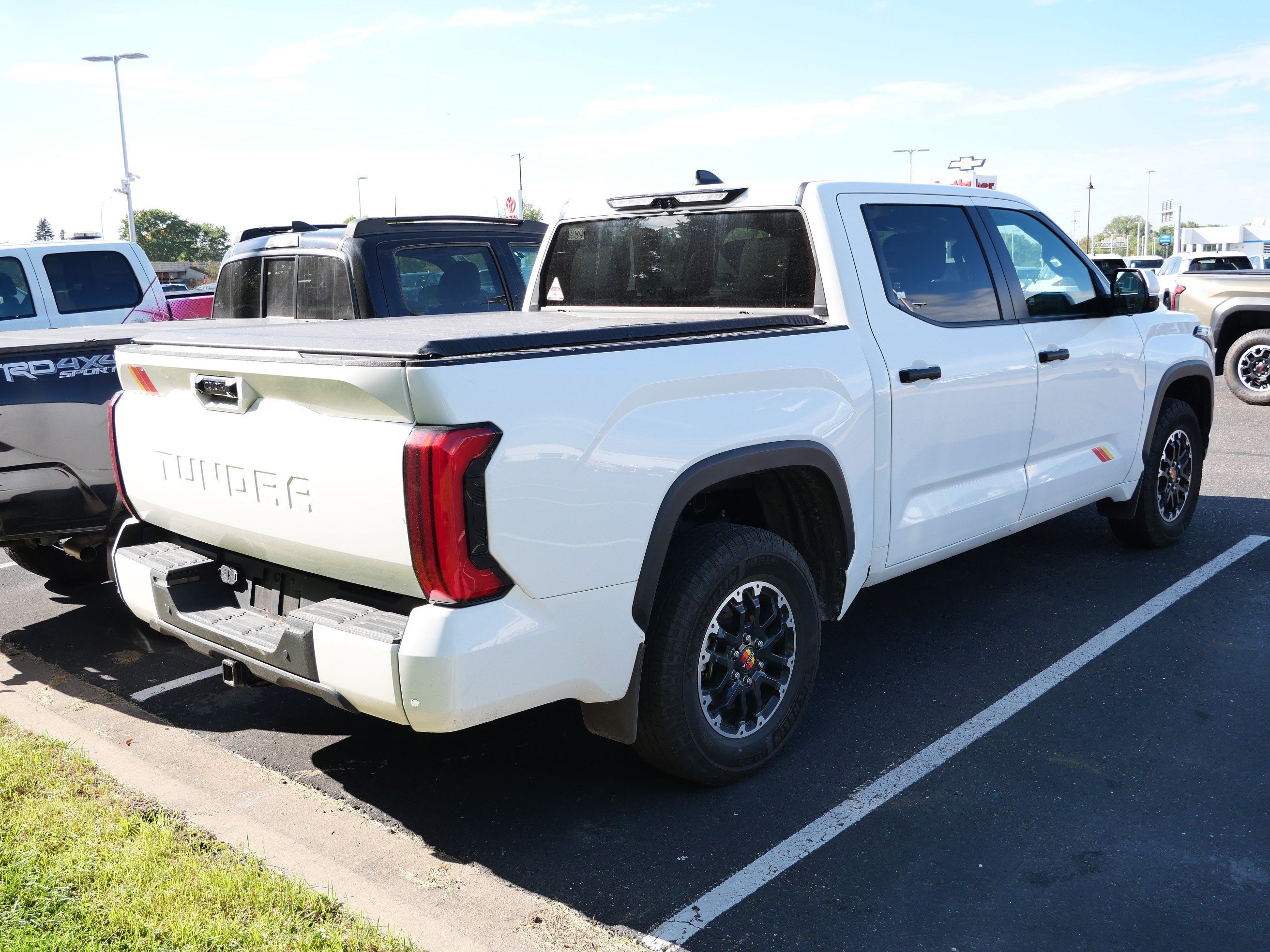 Used 2025 Ice Cap Toyota SR5 image 6