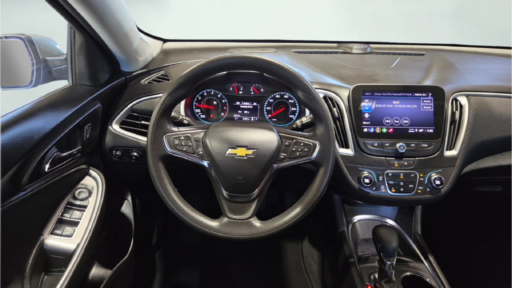 Used 2023 Gray Chevrolet LT image 21