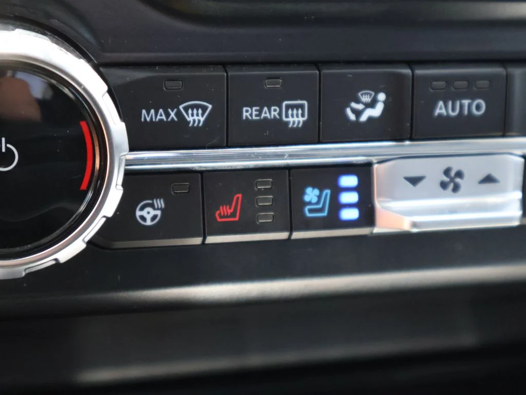 Certified Used 2024 Oxford White Ford Lariat image 38