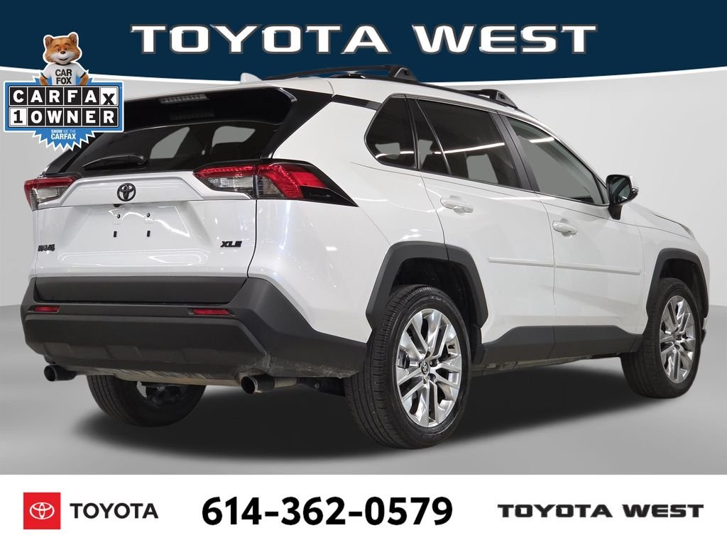 Used 2025 Beige Toyota XLE Premium image 8