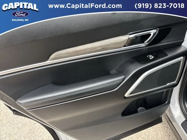 Used 2022 Gray Kia EX image 17