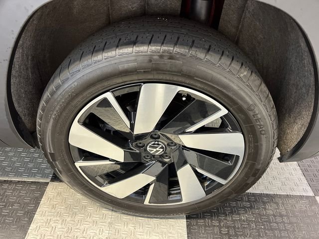 Used 2024 Red Volkswagen 2.0T SE w/Technology image 16