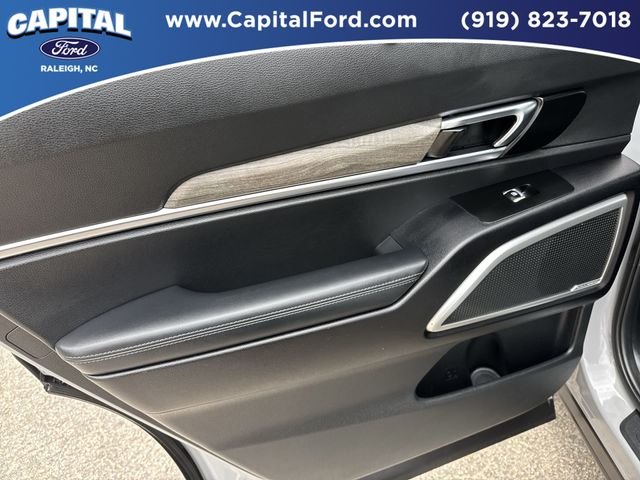 Used 2022 Gray Kia EX image 17