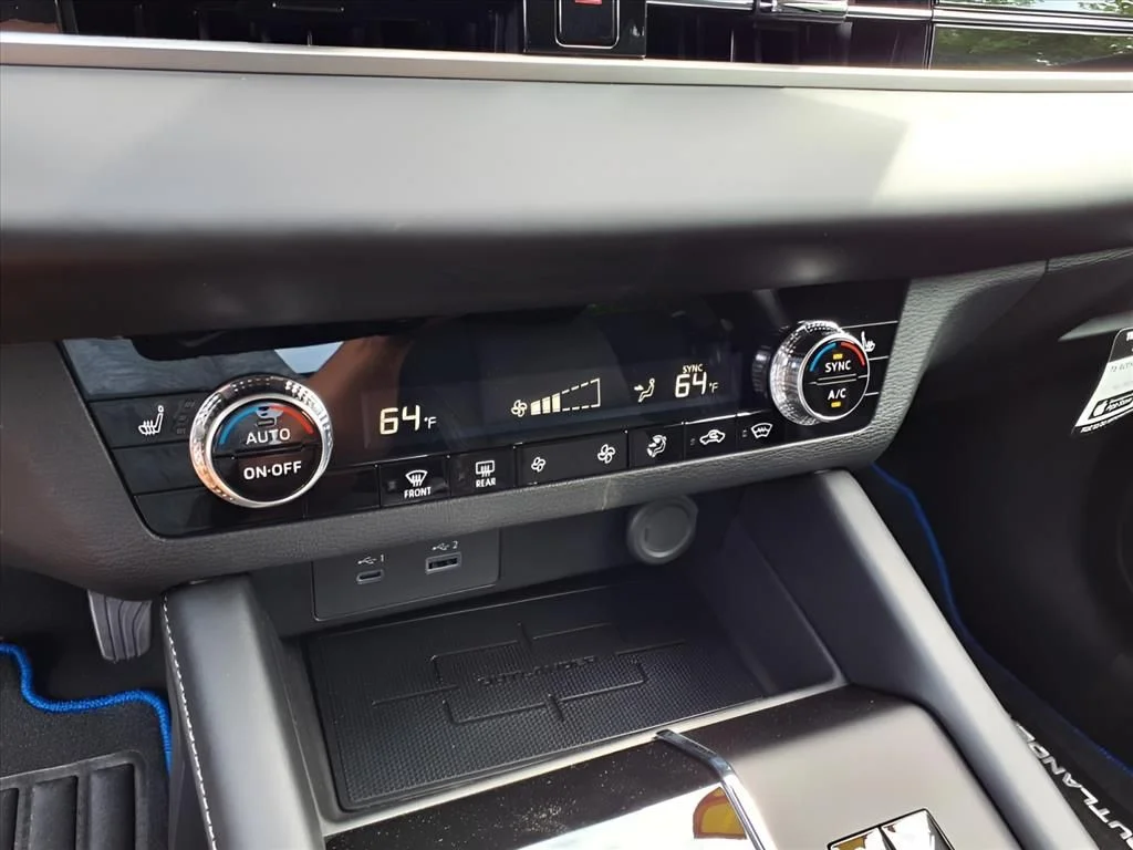 2025 Mitsubishi Outlander Plug-in Hybrid ES - Photo 24