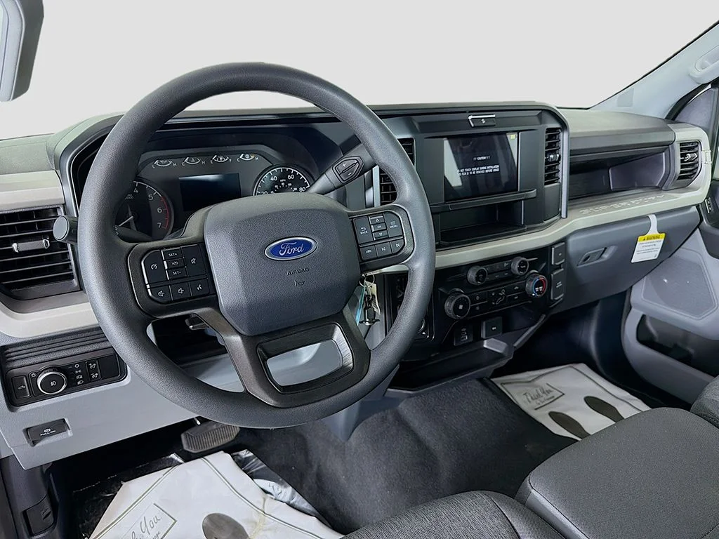 New 2025 Oxford White Ford F-350® XL image 17