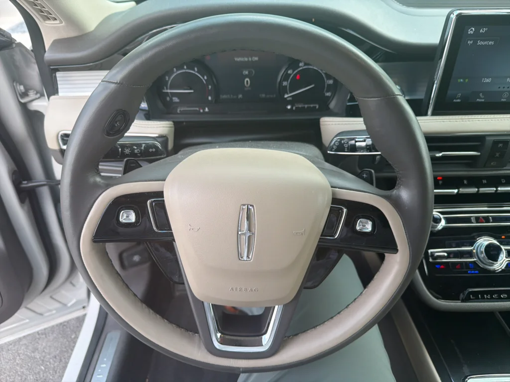 Used 2022 Ceramic Pearl Metallic Tri-Coat Lincoln Standard image 7
