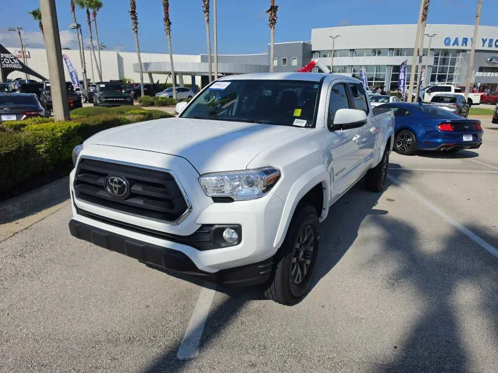 Used 2023 White Toyota SR5 image 16