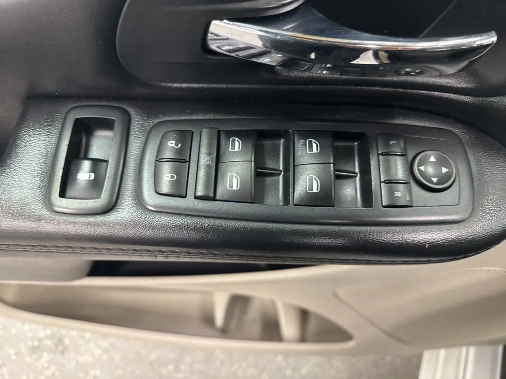 Used 2020 White Dodge SE image 7