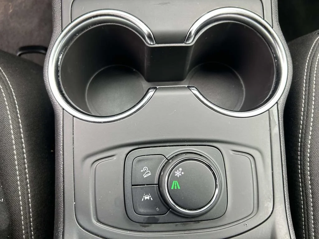 Used 2024 Summit White GMC SLE image 23