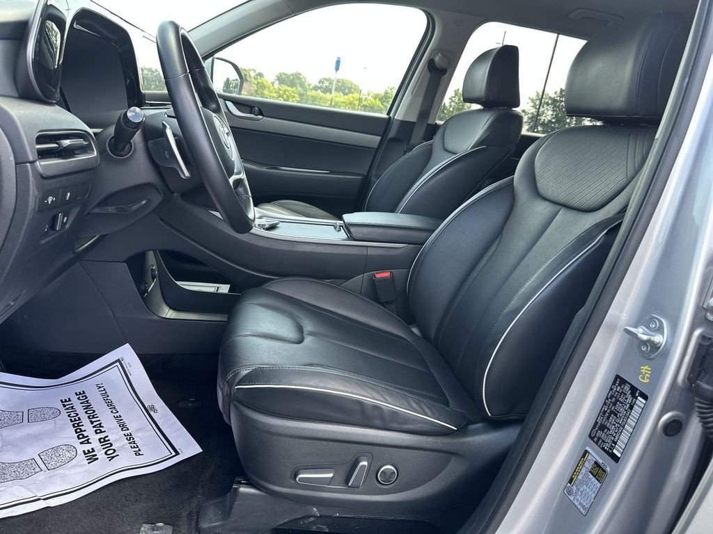 Used 2025 Silver Hyundai SEL image 17