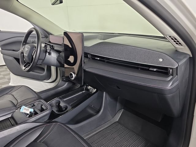 Used 2025 White Ford Premium image 19
