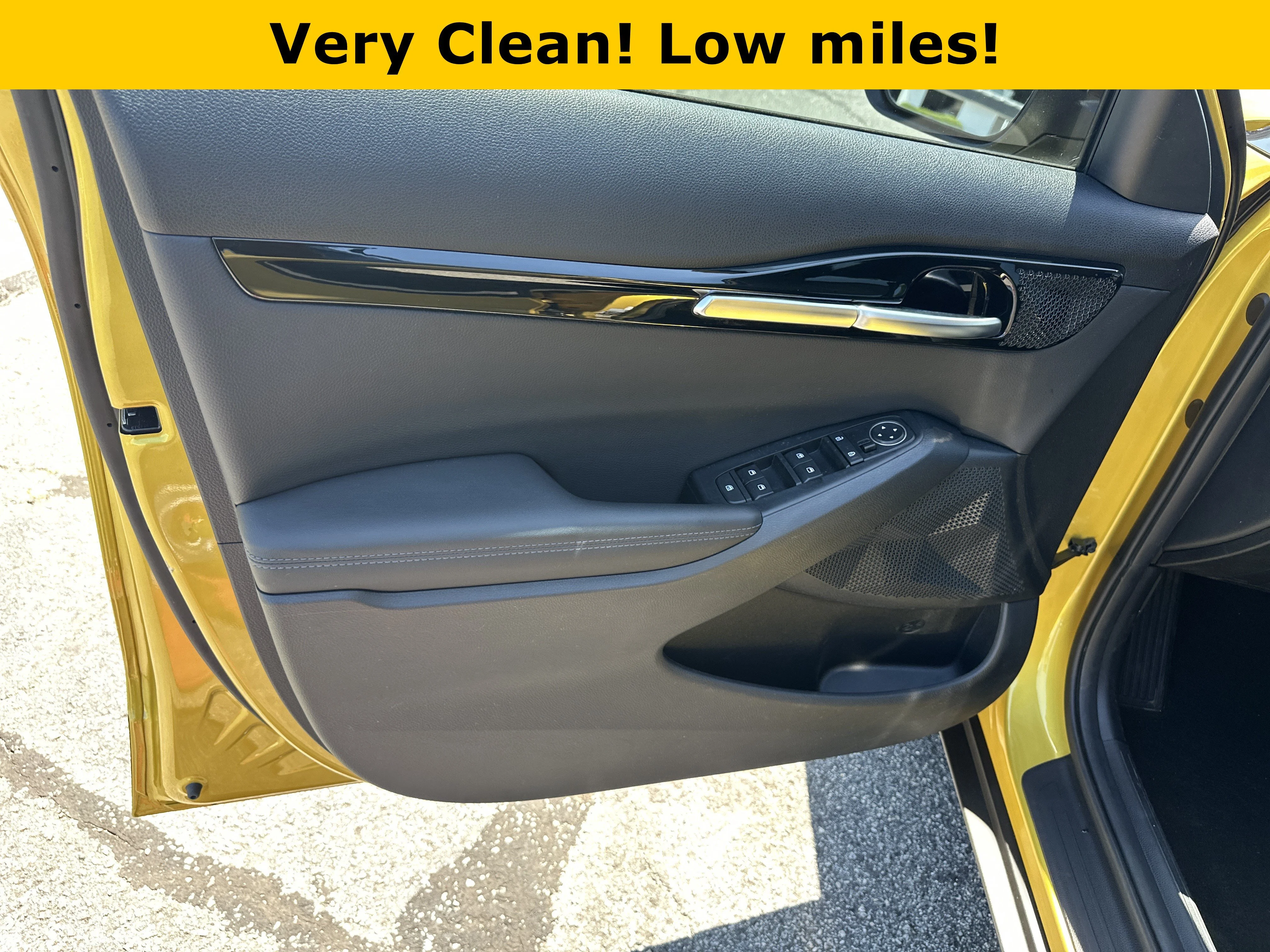 Used 2023 Starbright Yellow/Black Roof Kia Nightfall image 10