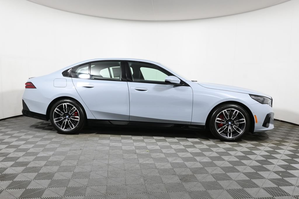 New 2027 Gray Metallic BMW 530i xDrive image 8